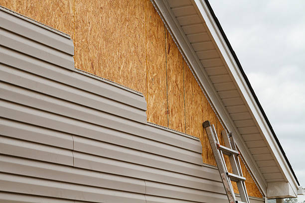 Professional Emergency Siding Repair technician working in Markleton, PA